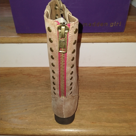 NWT. Madden Girl Lace Up Boots. Size 6. Cognac - Picture 4 of 5